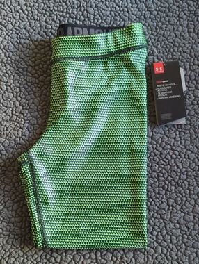 Under Armour HeatGear Cropped Leggings Green Small S NWT Athletic Workout
